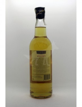  DYC Selected Blended Whisky - 2